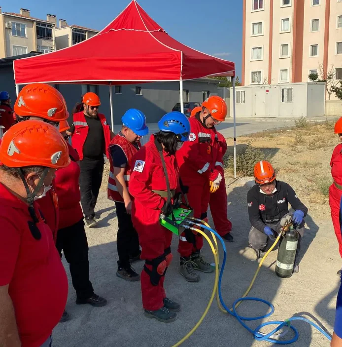 Enkazda Arama Kurtarma Akreditasyon Eğitimi çalışmasından görüntü 1