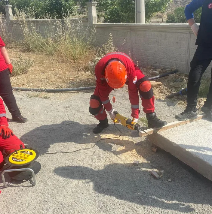 Enkazda Arama Kurtarma Akreditasyon Eğitimi çalışmasından görüntü 4